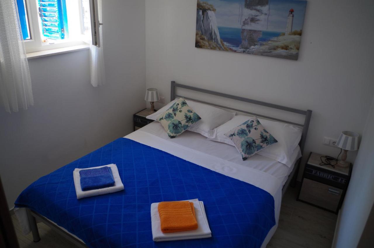 Apartments By The Sea Slatine, Ciovo - 14158 Buitenkant foto